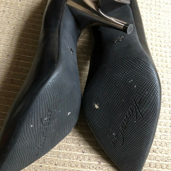 Kenneth Cole " Silver Belle" Black Pointy Pumps - Picture 6 of 8